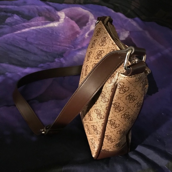 Guess CrossBody - Picture 3 of 3